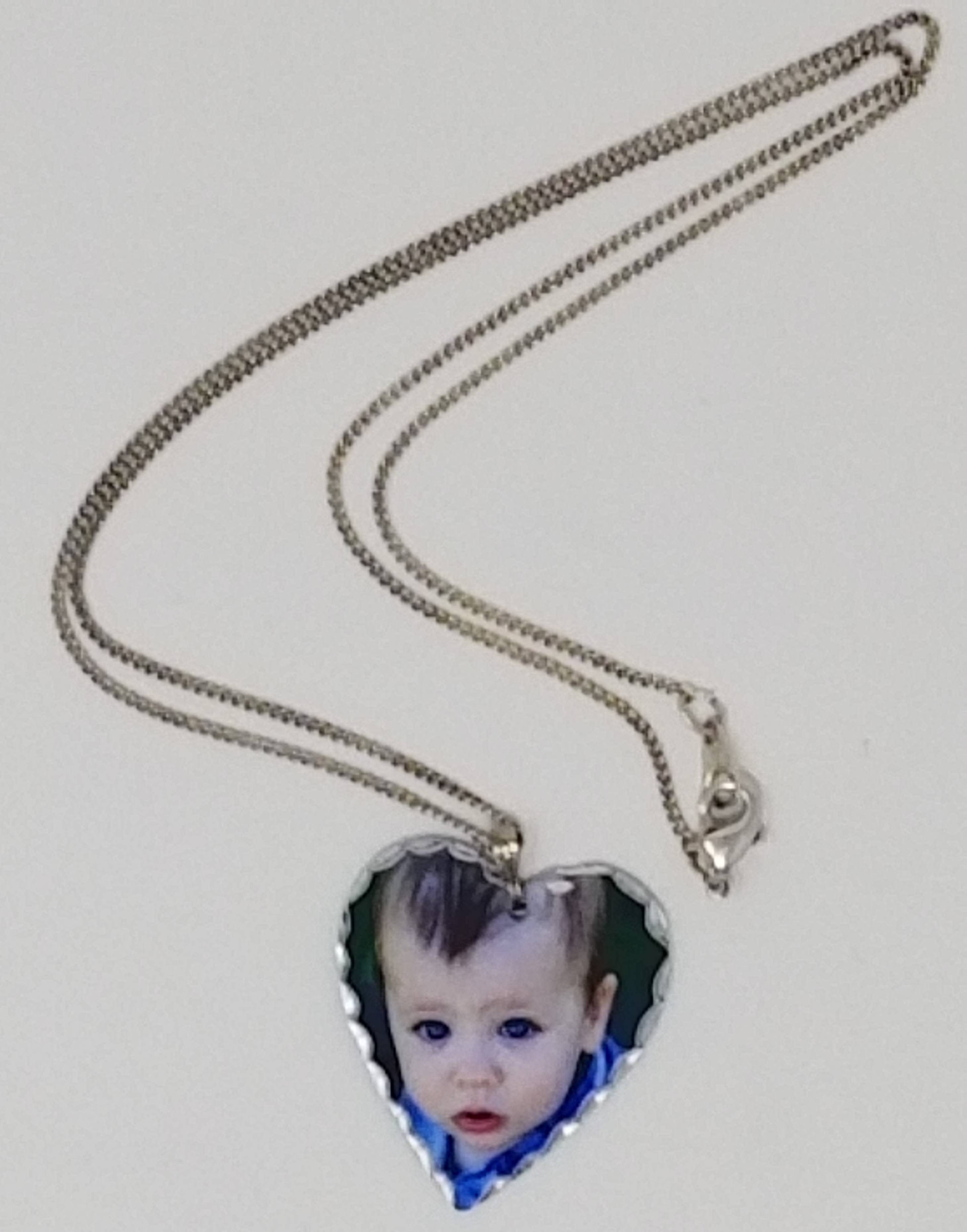 Necklace, Scalloped Edge Heart Pendant (Photo Jewelry: Heart Small .875")
